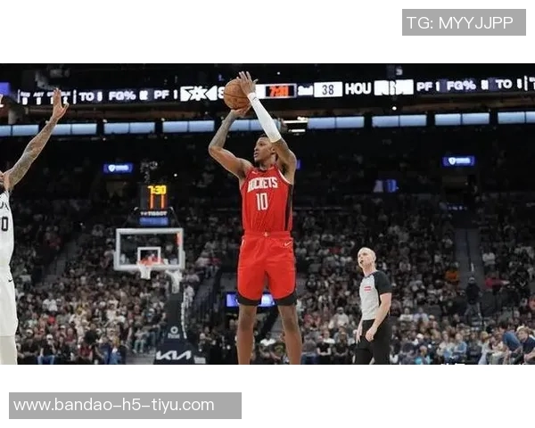 内史密斯表现稳健贡献12分关键时刻三分球助力球队胜利 内史密斯表现稳健贡献12分关键时刻三分球助力球队胜利