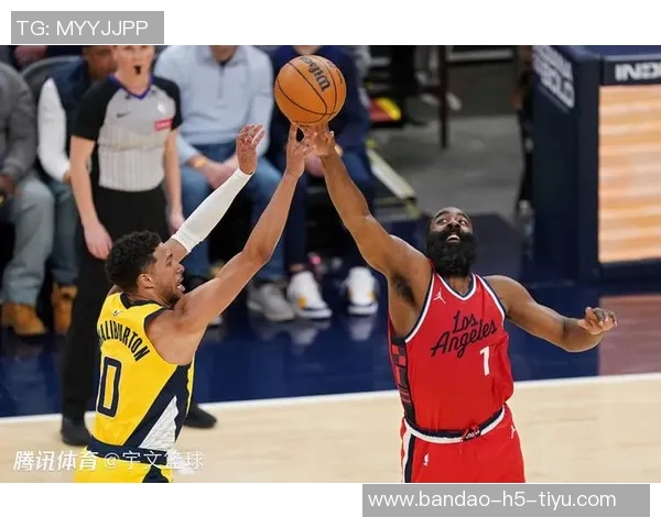 快船与独行侠半场激战哈登领衔快船领先克莱与马绍尔表现不俗