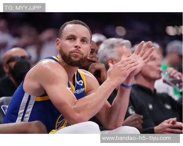 库里轻松出战16分钟贡献11分4篮板3助攻展现实力不凡