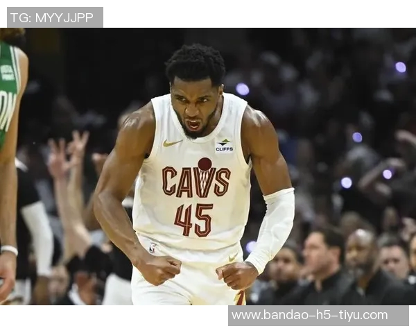 米切尔称赞朗佐组织能力提升三分球进步助力队友得分 米切尔称赞朗佐组织能力提升三分球进步助力队友得分